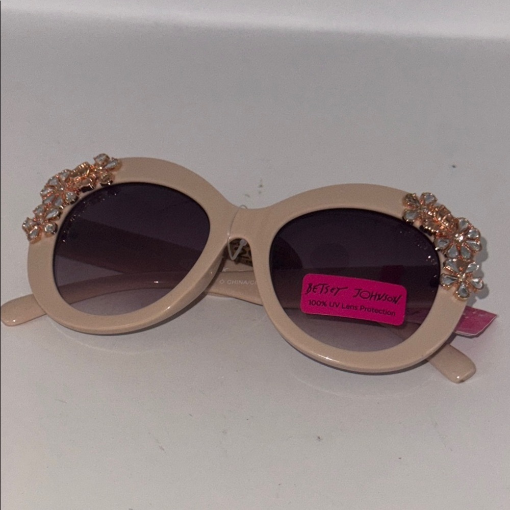 Betsey Johnson Pink Round Floral Embellished Sunglasses - Picture 4 of 11